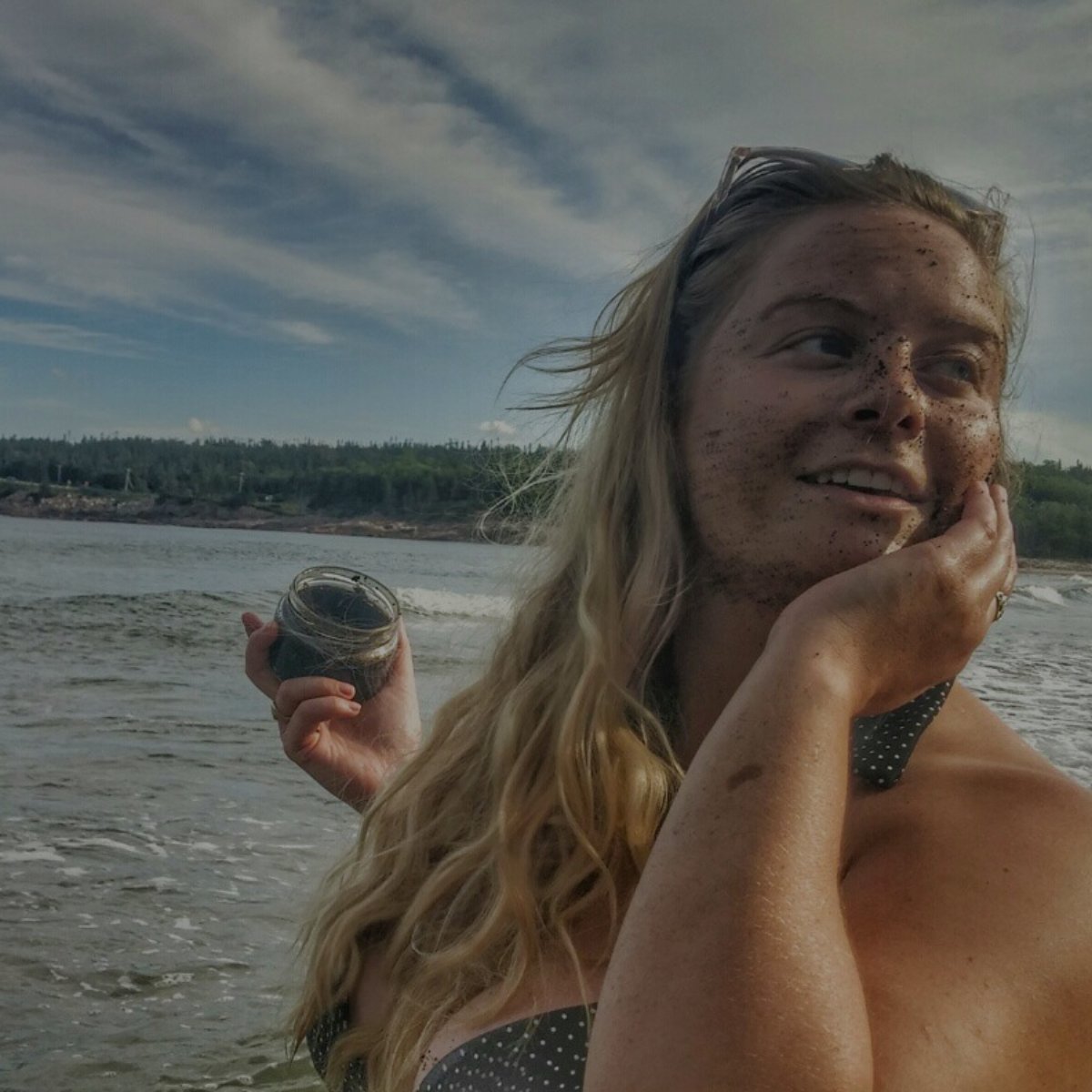 Sugar scrub to exfoliate the face and body. Handmade in Cape Breton by Scrub Inspired. Made with all natural ingredients, with vegan and cruelty-free properties. Use for sensitive skin, acne and oily prone skin and dry skin.